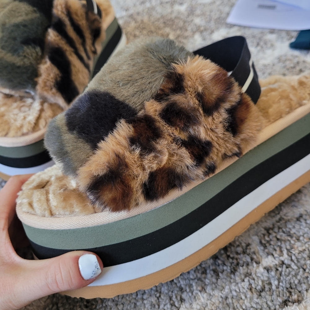 Steve Madden Alvaro Leopard Fuzzy Platform Sandals